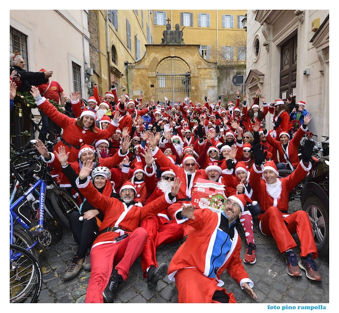 Pedalata dei Babbo Natale per le Case di Peter Pan